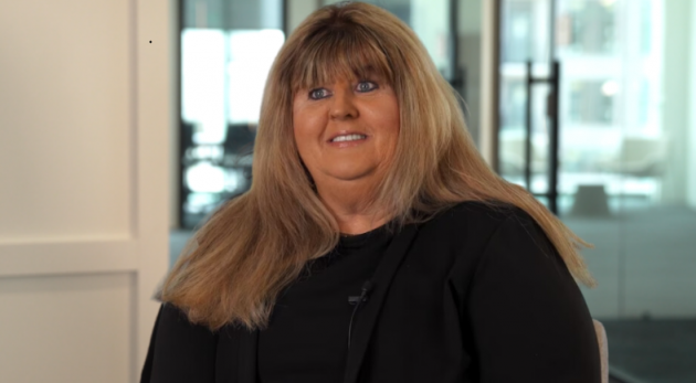 Brenda no background